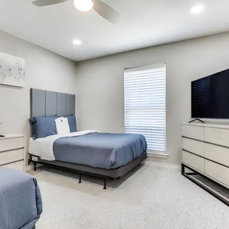Reston NEW Bright, Airy Home w/ In Ground Pool & Grill
