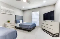 Reston NEW Bright, Airy Home w/ In Ground Pool & Grill