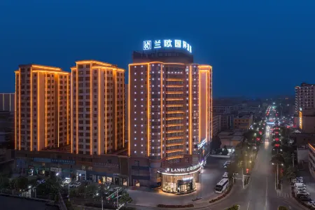 Hotel Landmark International Atushi ( Atushi Zhedong Grand Hotel) Отели рядом с достопримечательностью «Beishan Qiyuan»