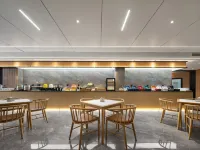 Starway Hotel (Xinyang Nanwan Lake Normal University) - 주차장