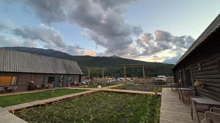 Forestcare Designer Vacation Homestay (Kanas Scenic Area Branch) Отели рядом с достопримечательностью «Genghis Khan Point Sets»