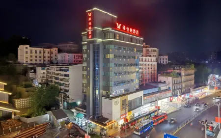 Zunyi meeting site T-shaped mouth light hotel Отели рядом с достопримечательностью «Scenic Area of Shaoshan Maozedong's Former Residence»
