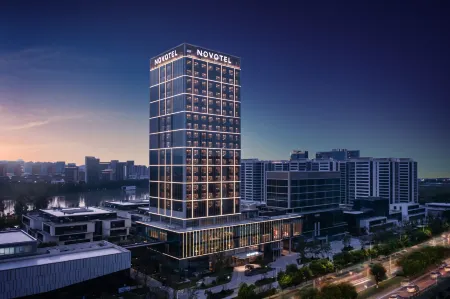 Novotel Huzhou South Taihu Lake Отели рядом с достопримечательностью «Qianyuan Garden»