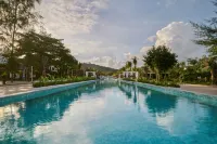 รอยัล บีช รีสอร์ต แอนด์ เรสซิเดนซ์ บาย EHM - ที่มีสระว่ายน้ำ