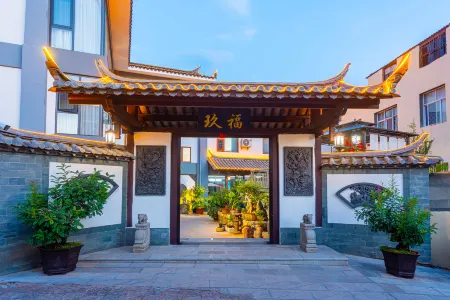 Jiufu Hotel (Jianshui Zitao Street Branch) Отели рядом с достопримечательностью «Chaoyang Tower»