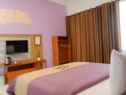 Omah Poer Modern Tropical Villa Hotels in Giri