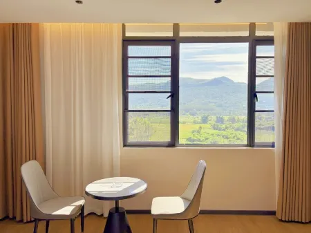 C&M Hotel Отели рядом с достопримечательностью «Crown Cave»