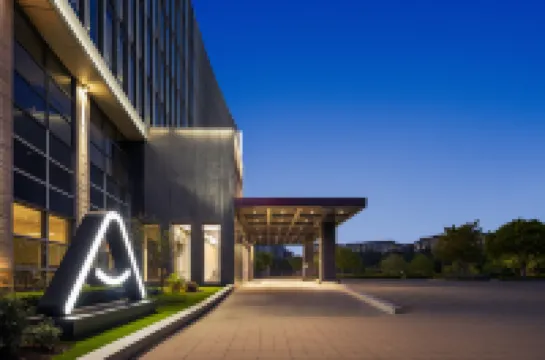 Yixing Longbei Mountain Forest Park Jiubin Avenue Atour Hotel