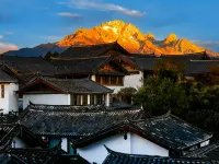 麗江古城·半山漫庭·日照金山雪山勝景觀景度假民宿（四方街店） 獅子山附近的飯店
