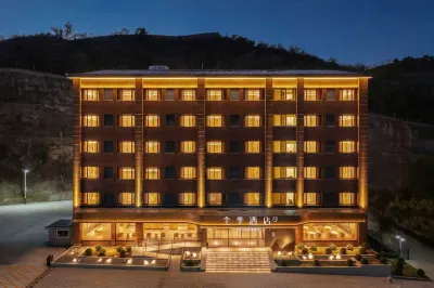 JI Hotel (Chengde Mountain Resort Scenic Area Toupailou) Hotels near Tianxiadiyi Chenghuangmiao Sceneic Area