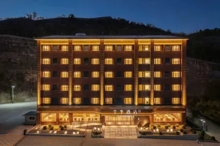 JI Hotel (Chengde Mountain Resort Scenic Area Toupailou) Отели рядом с достопримечательностью «Tianxiadiyi Chenghuangmiao Sceneic Area»