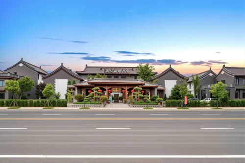 Lakeside Youshe Homestay (Zhumadian Royal Inn)