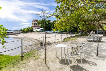 Dominiks Stylish Res. Gem Ocean View Pool Tambuli