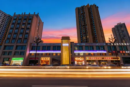 Ruisi E-Sports Hotel (Dazu Daronghui) Отели рядом с достопримечательностью «Dazu Stone Carving Baoding Mountain Scenic Area - Guiding Service Hall»