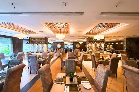 Hotel Shangri-la Kota Kinabalu Отели рядом с достопримечательностью «Handicraft Market»