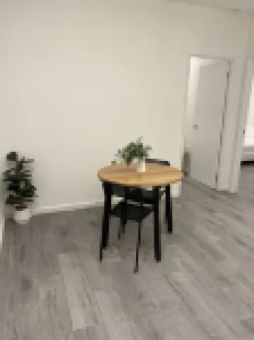 Burwood 2Br Lovely Apartment Near Train Station