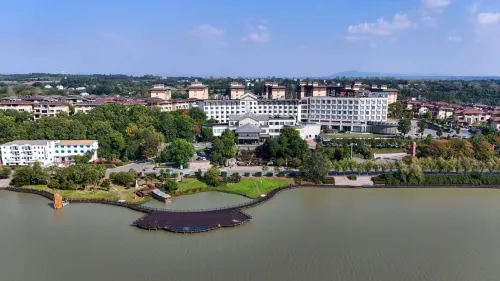 Mochou Lake International Hotel - parking