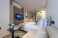 Fan Yi Light Luxury Urban Apartment (Foshan Shunlian Plaza Jinlong Metro Station Branch)