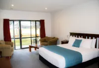 Carrick Lodge Motel - balcony