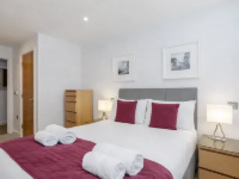 Roomspace Serviced Apartments - Abbot's Yard โรงแรมในกิลด์ฟอร์ด