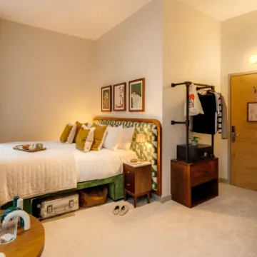 Your Apartment - Tower Bridge Отели рядом с достопримечательностью «Саутворк»