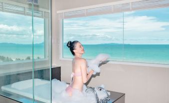 Welcome World Beachfront Resort Pattaya - Family Friendly