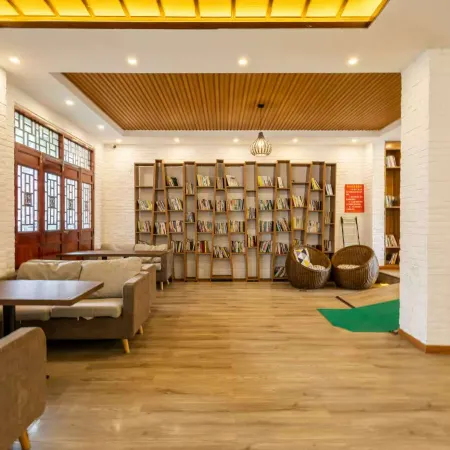 百里杜鵑花溪雲畔