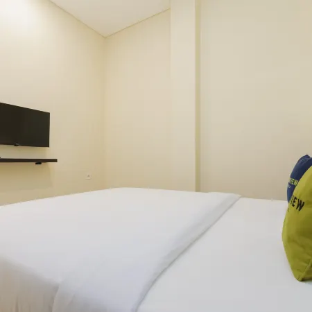Urbanview Hotel Vineyard Inn Отели рядом с достопримечательностью «Мол Таман Палем»