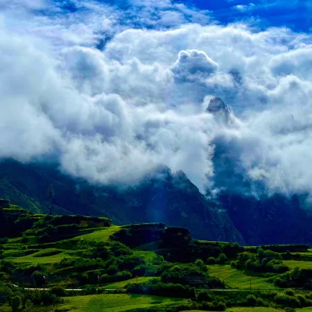 Lan Jing · Panoramic Sunrise & Mist View Retreat (Zhagana Scenic Area)
