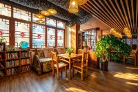 Longji Longshang Inn|Retire Ridge Inn | Longji Terrace Seven Stars with Moon Observation Deck)