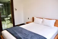 Kim Minh Apartment & Hotel Hotels near شاطئ فرونت (Front Beach)