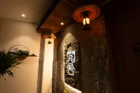 Yueshe Panorama Guesthouse (Xijiang Qianhu Miao Village Scenic Viewpoint Branch) - parcheggio