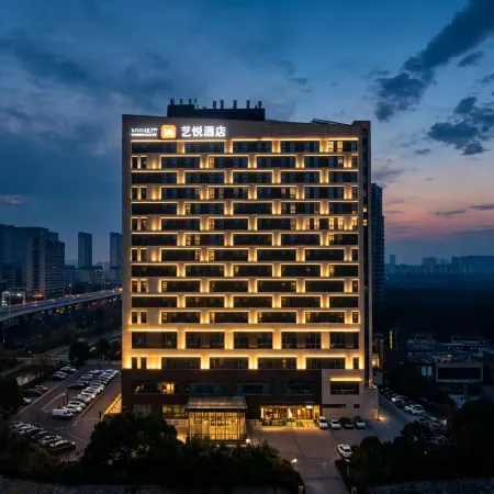 Yancheng Baolong Yiyue Select Hotel