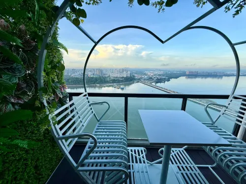Harmonious Haven - R&F Warm Serviced Apartments in JB - Sea View (24-hr C.Service/ Near SG Customs)
