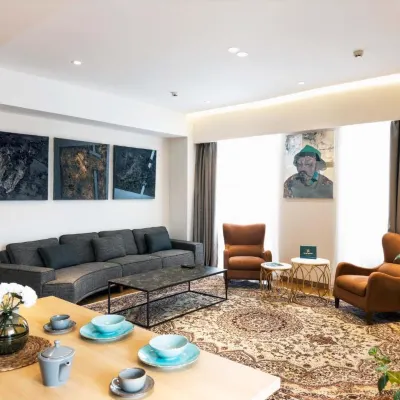 May Seven Hotel and Suites シルクロードコンプレックスモニュメント周辺のホテル