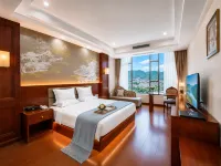Celebrity Hotel - Evcil Hayvan Kabul Edilen Alan