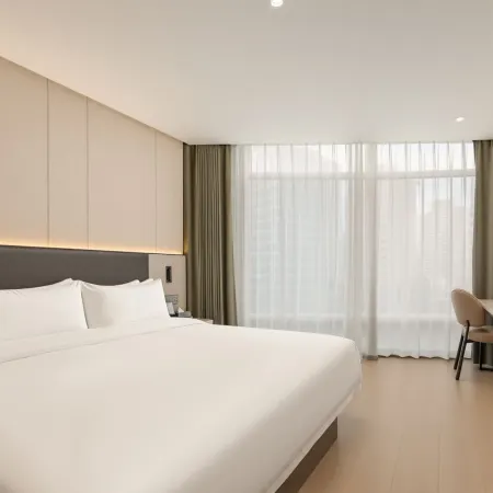 Weiting R Hotel (Nanjing Road Pedestrian Street People's Square Station)