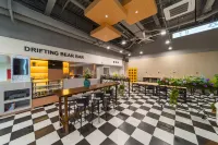 Drifting Bear Hotel (Sijiqing Bridge Subway Station) - bars
