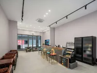 Fupeng Holiday Hotel (Shunde Happy Coast PLUS, Daliang Yueran Plaza Branch) Hotels near Jiaxin City Square