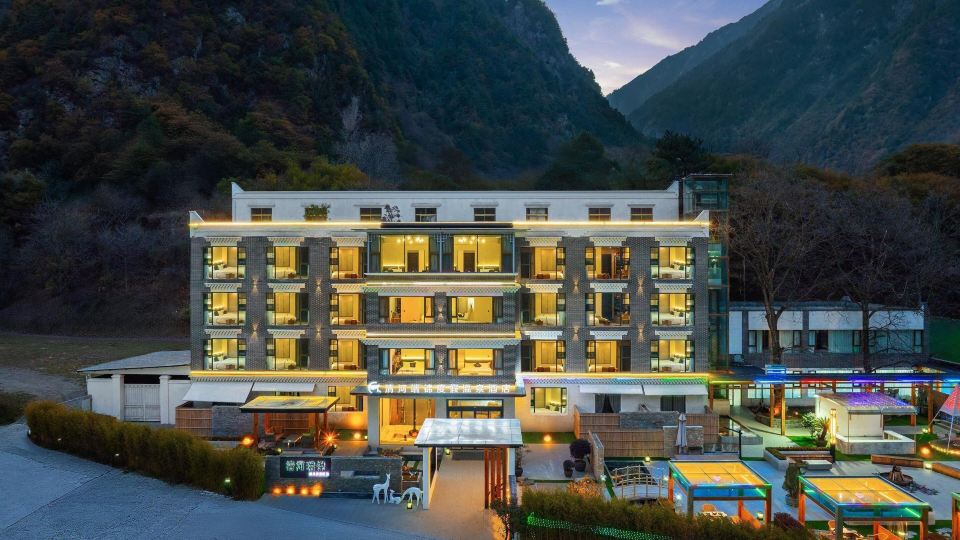 Qinghe Ruijin Private Soup Hot Spring Hotel (Li County Bipenggou Scenic Area Store)