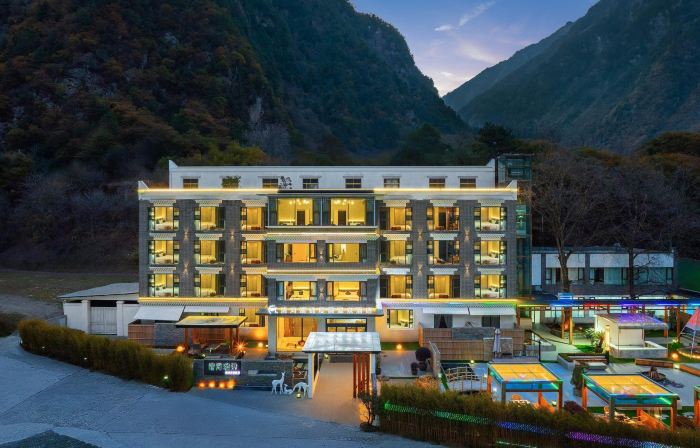 Qinghe Ruijin Private Soup Hot Spring Hotel (Li County Bipenggou Scenic Area Store)