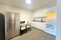 Boutique Hotel-Style Apartment Near the University of Windsor -  Privatzimmer