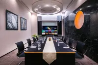 Merlynn Park Hotel - Business