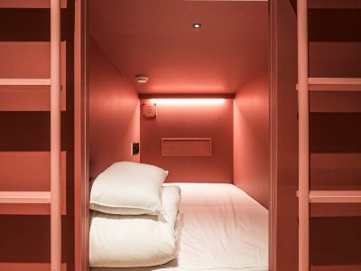Jh Blossom Capsule and Cabin Hotel