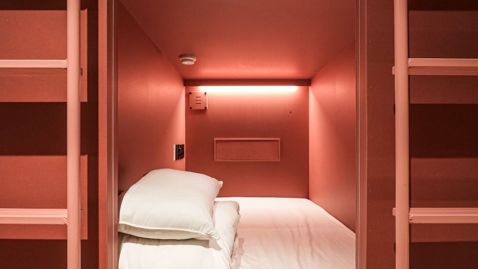 Jh Blossom Capsule and Cabin Hotel