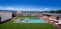 Floral Hotel·Nearby Mountains Wild Luxury Pool Mountain View Vacation Homestay (Nalati Town Branch) - Private Pools