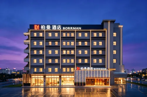 Borrman Hotel (Zhuhai Gongbei Port Fuhuali Light Rail Store) - ติดทะเล