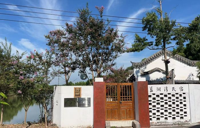 Blue Lake Bay Homestay
