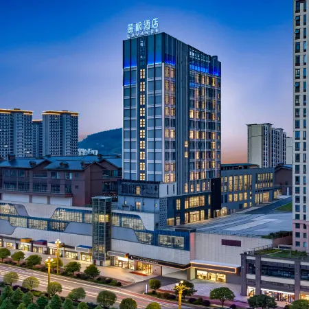 Lavande Hotel (Zhaotong Zhenxiong Hongxing International)