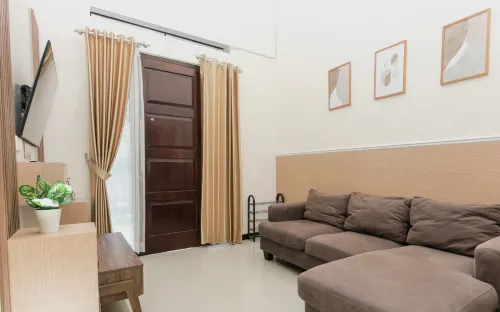 3 Bedroom Guest House in Batu Malang - parking